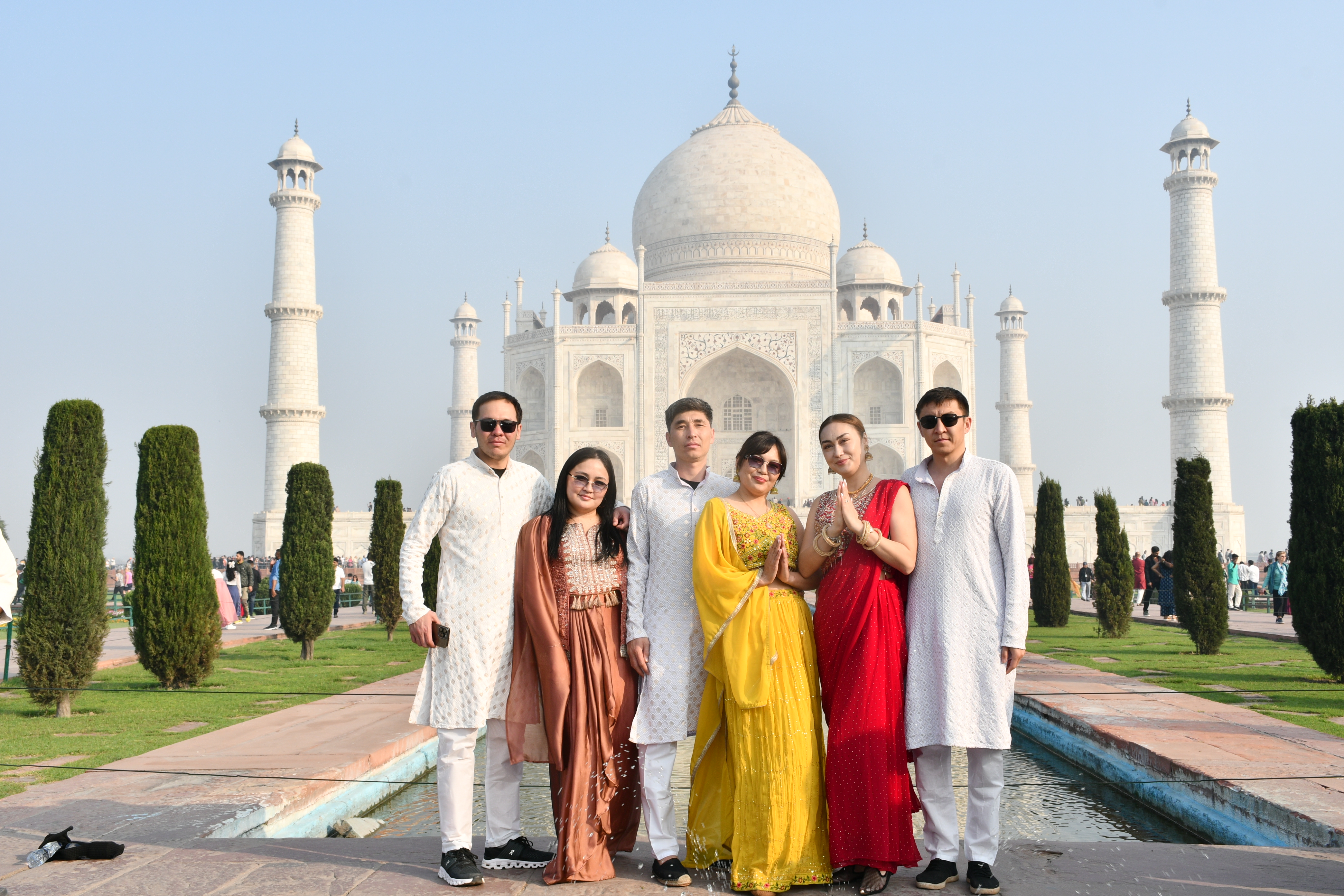 Taj Mahal Tour with Saree & Kurta Experience ( Rental )